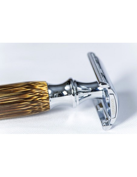 Shaver with bamboo handle
